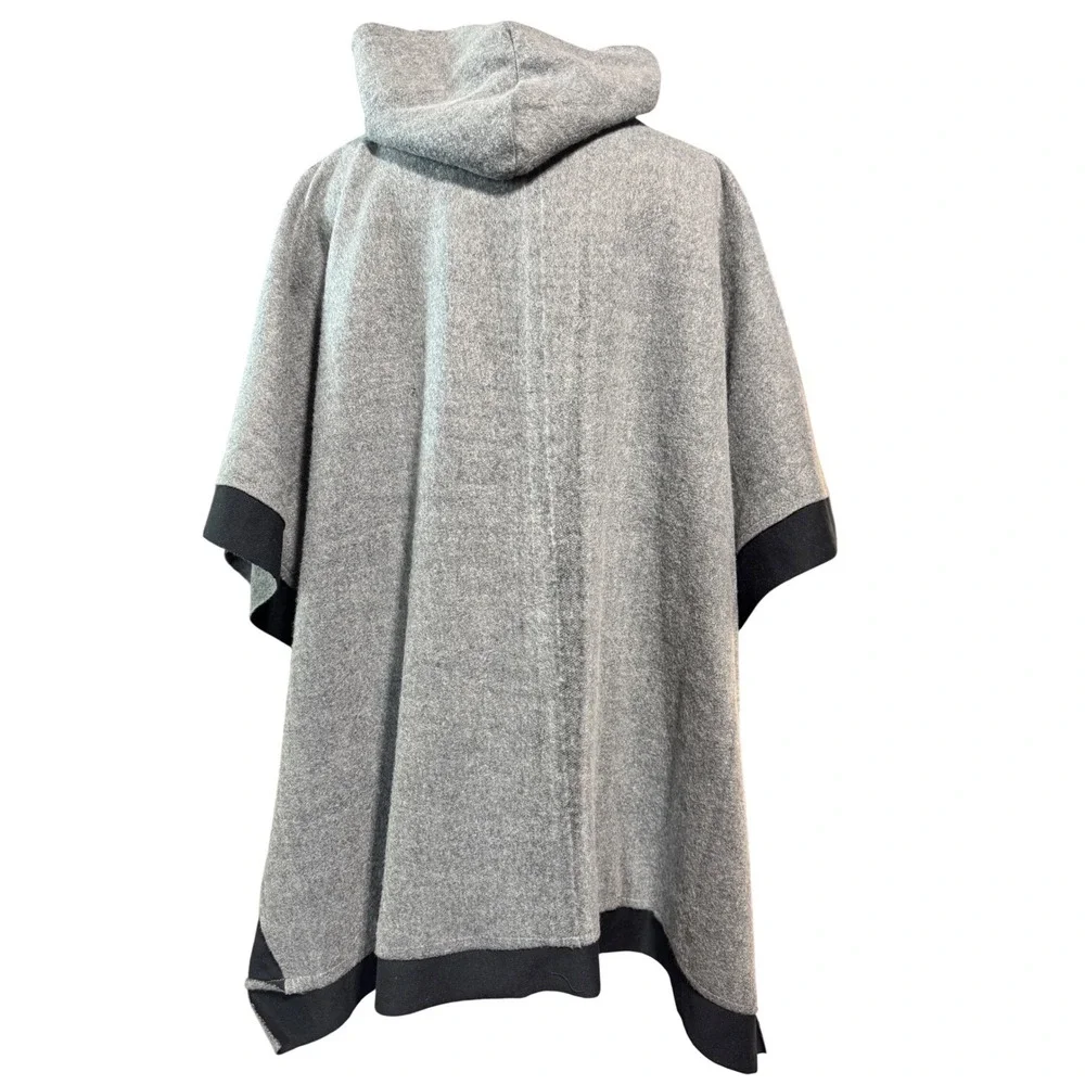 Little‎ Earth Womens Green Bay Packers OS Grey Lace-Up Hooded Poncho NFL Gameday